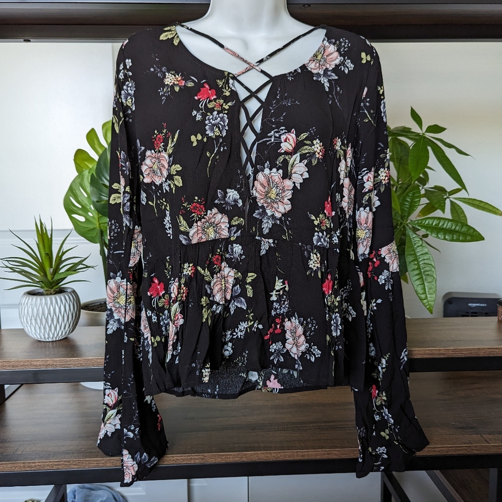 Tilly's Black Floral Patterned Flowy Blouse